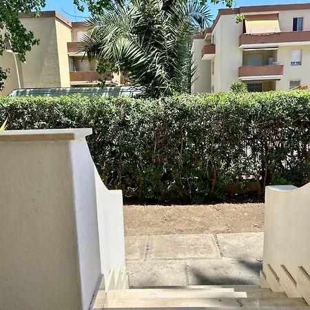 Nura's - Casa Flor Seaside *