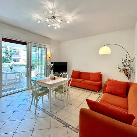 Nura's - Casa Flor Seaside *